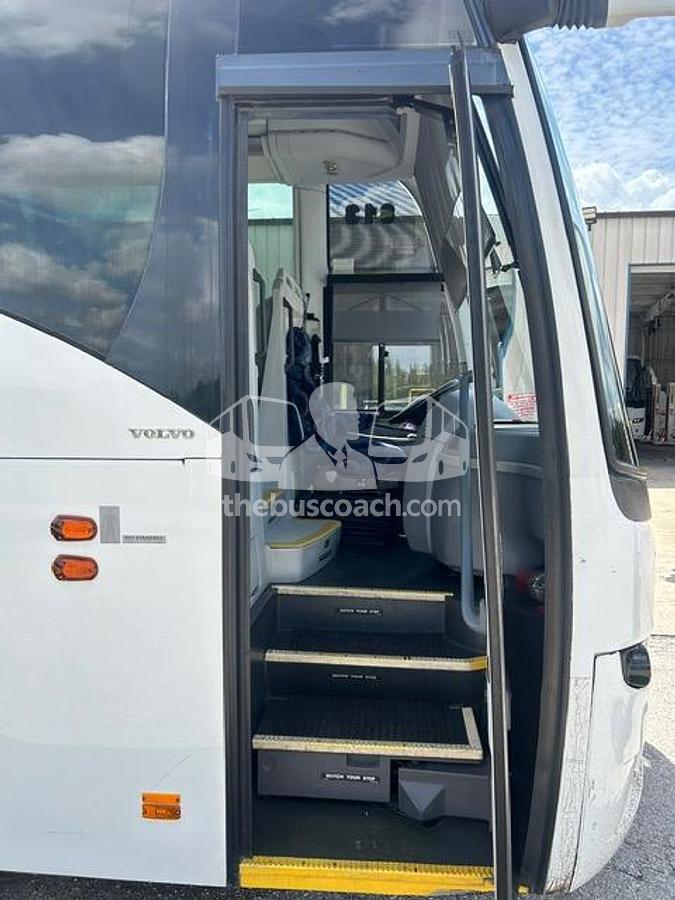 Used 2013 VOLVO 9700