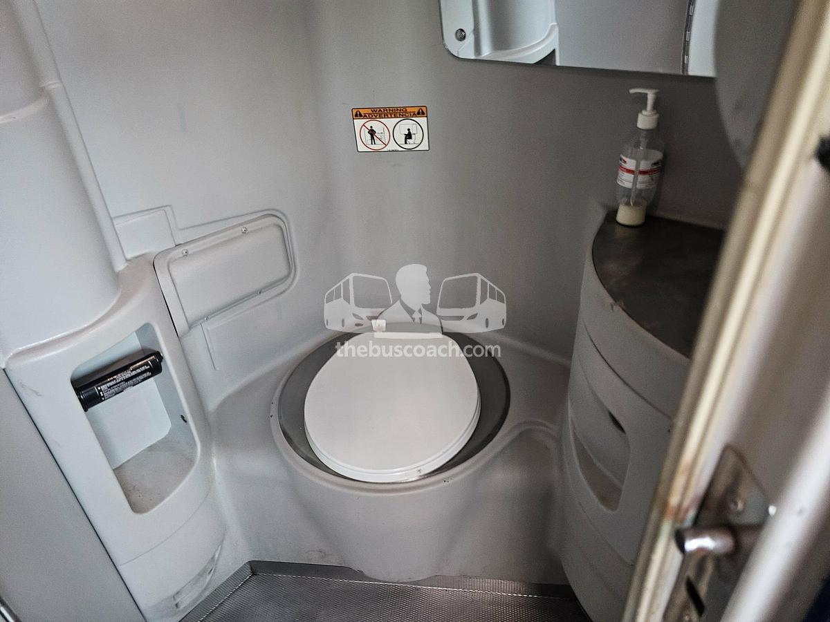 Used 2013 MCI J4500