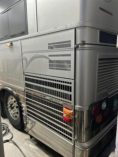Used 2005 PREVOST XL2 Entertainer