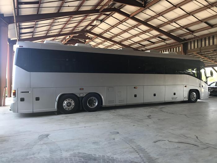 Used 2006 MCI E4500 Conv