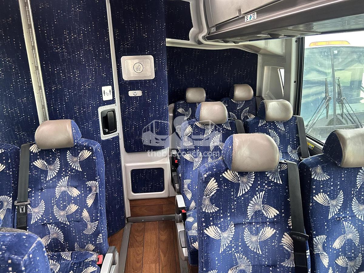 Used 2016 MCI J4500