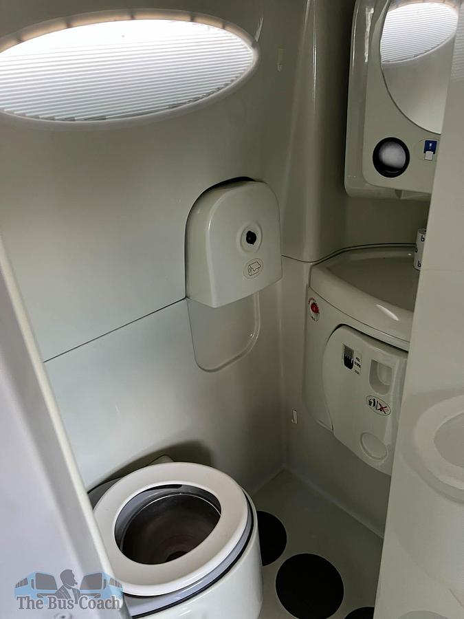 Used 2013 VOLVO 9700