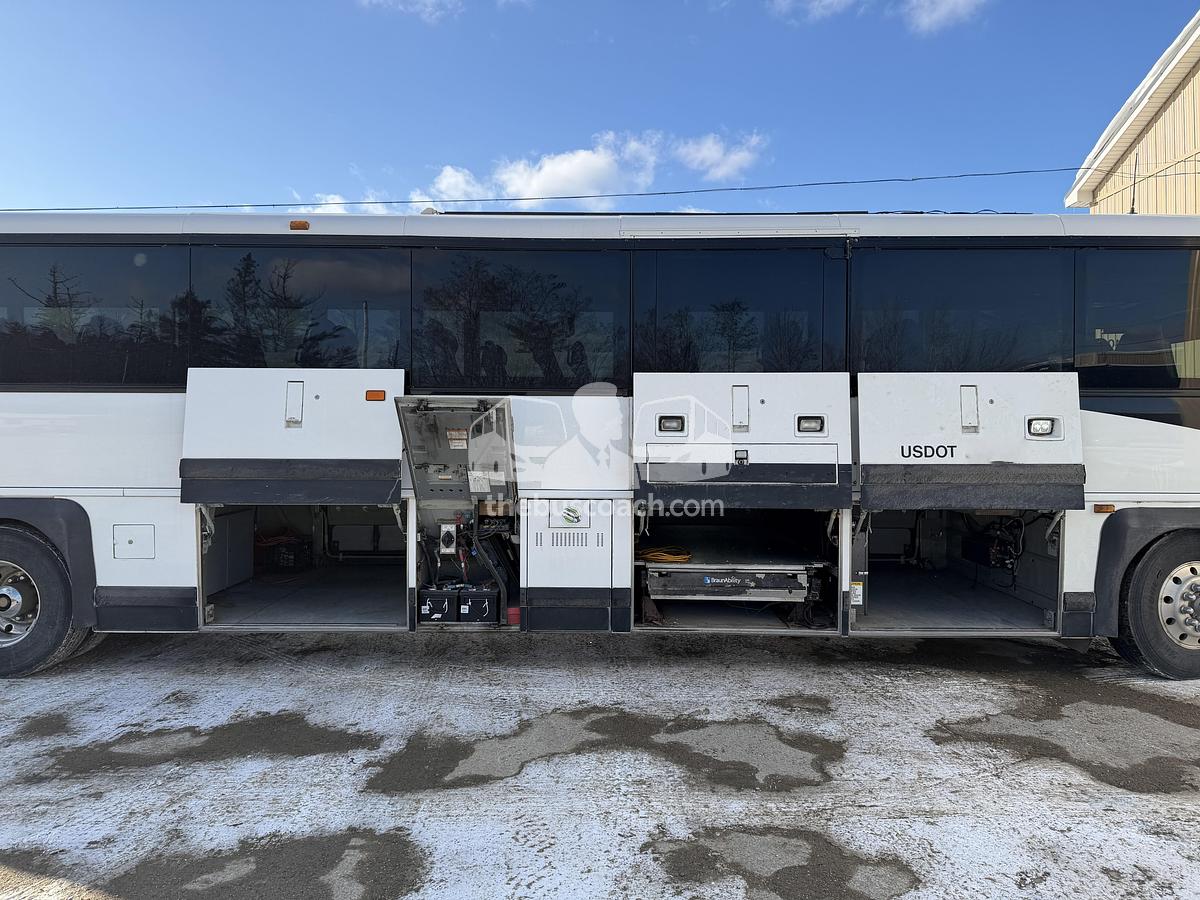 Used 2016 MCI D4505
