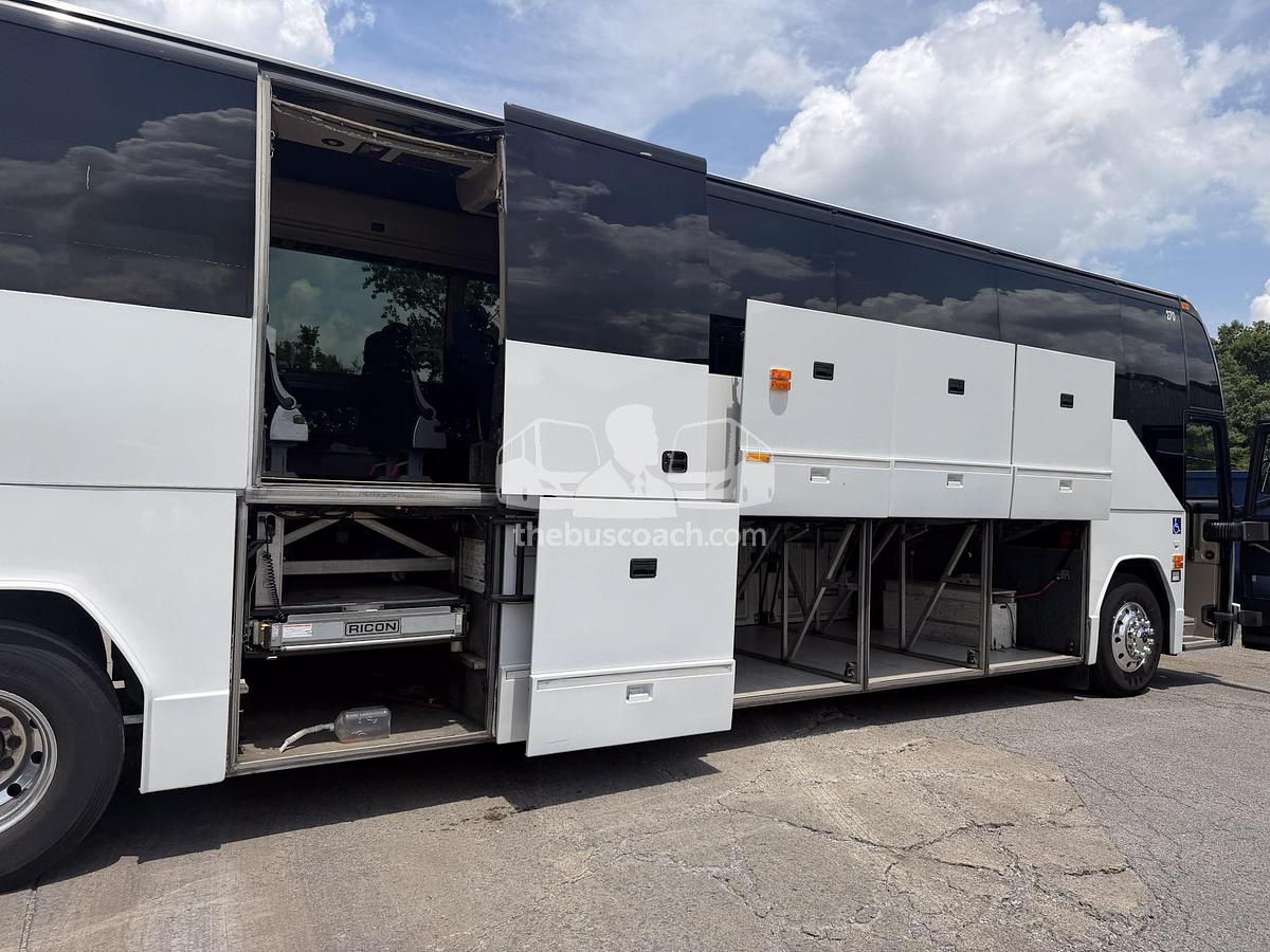 Used PREVOST H3-45