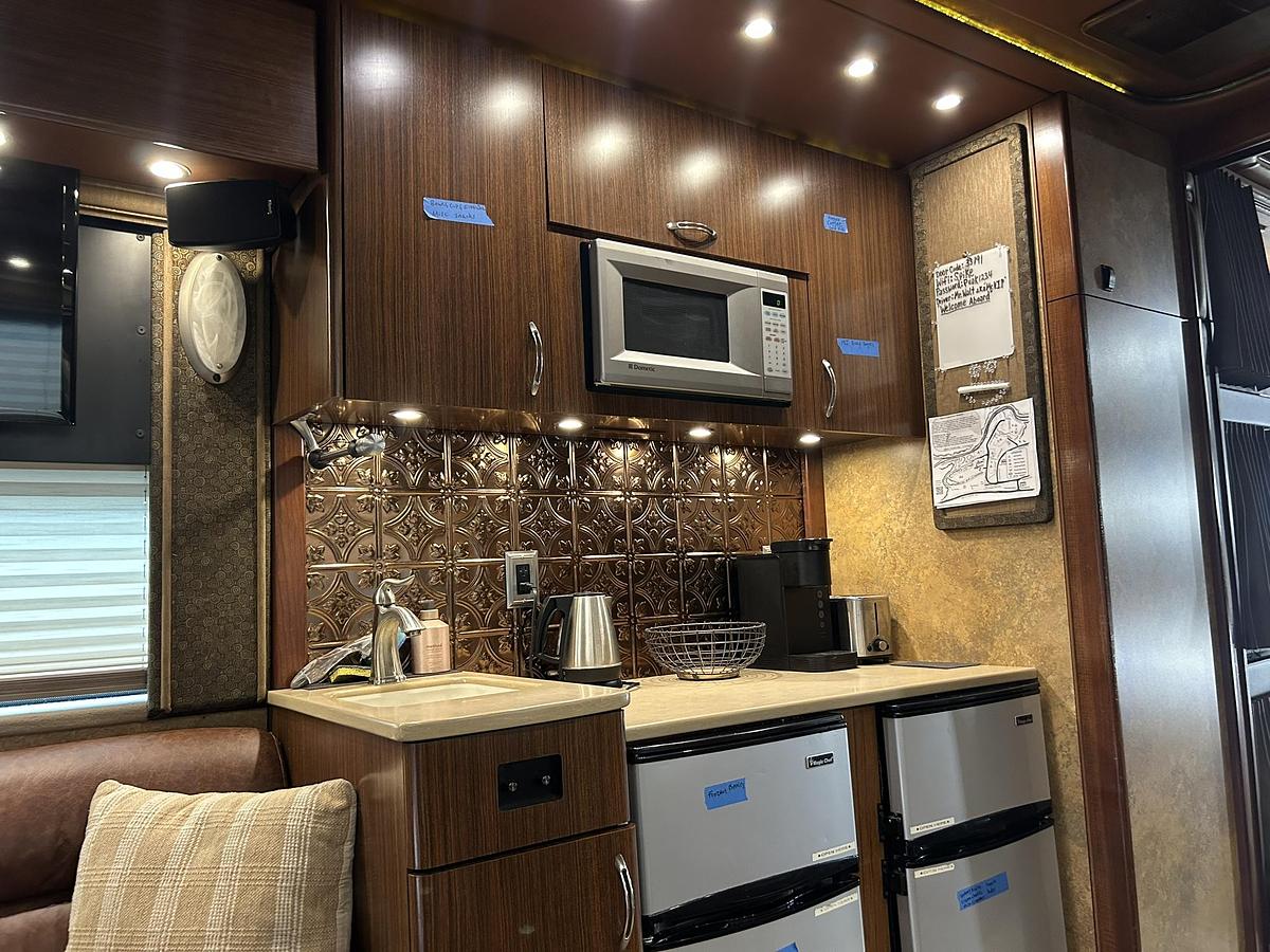 Used 2008 PREVOST XLII