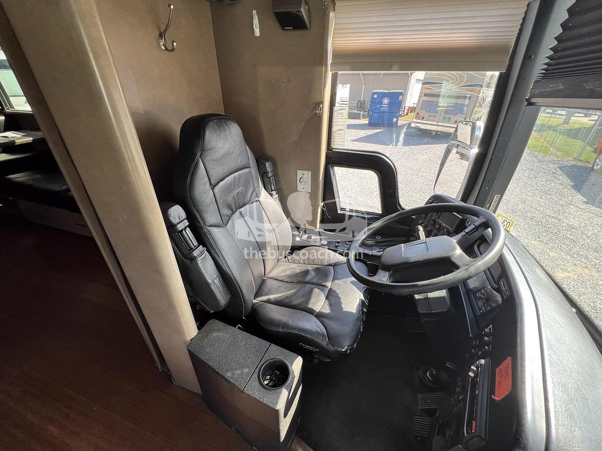 Used 2006 PREVOST XLII Entertainer Willie