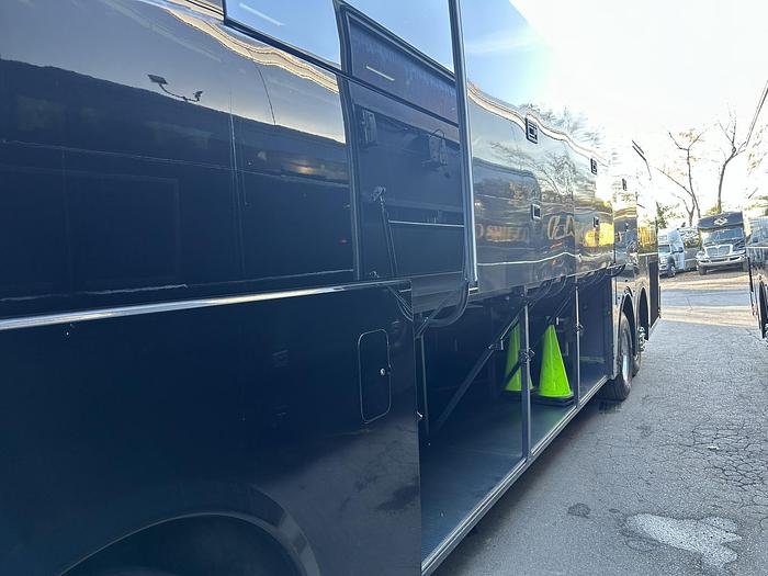 Used 2018 VOLVO 9700