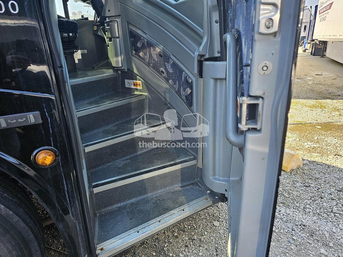 Used 2013 MCI J4500
