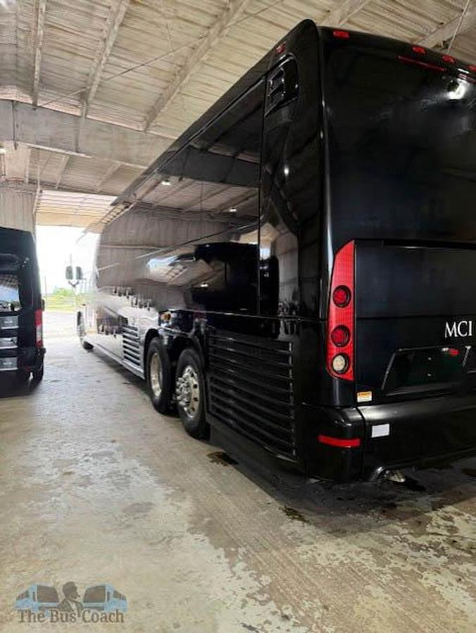 Used 2015 MCI J4500