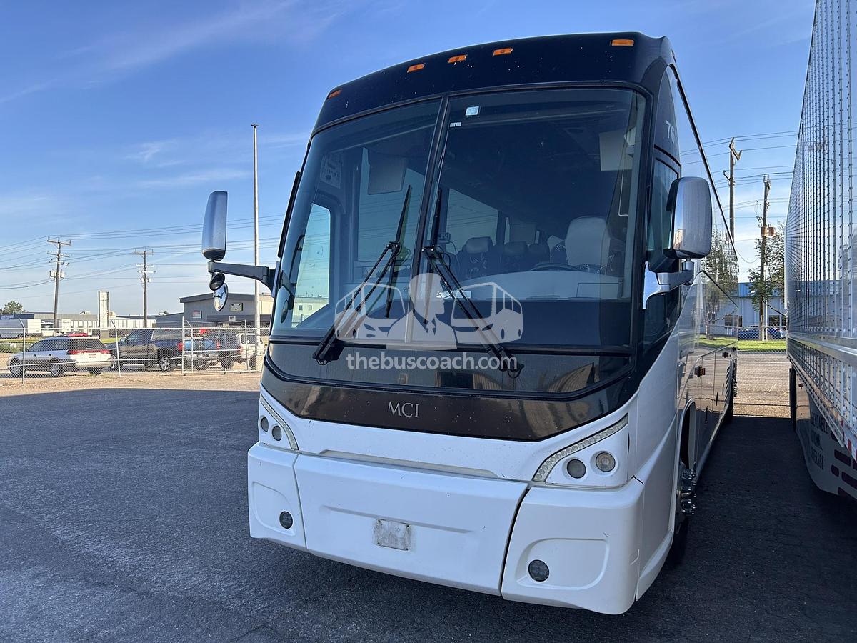 Used 2014 MCI J4500 ADA