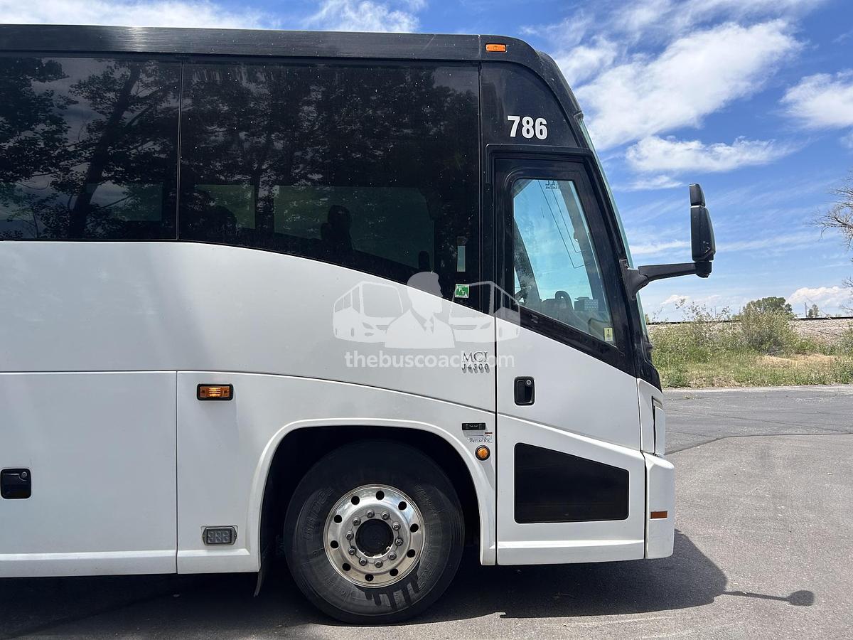 Used 2016 MCI J4500