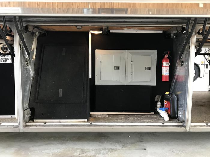 Used 2006 MCI E4500 Conv