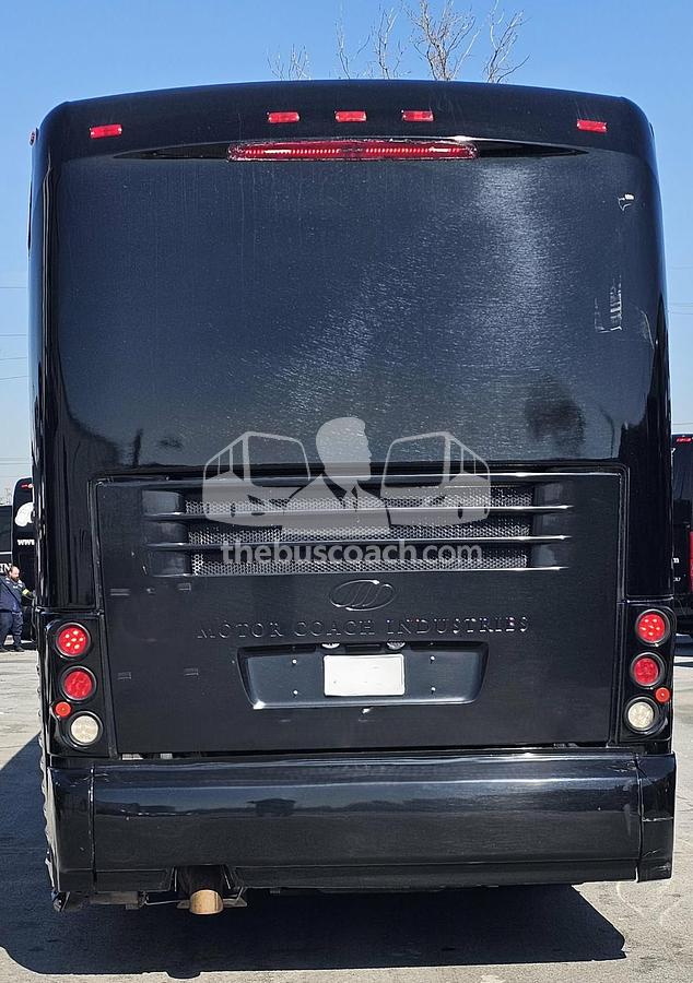 Used 2012 MCI J4500