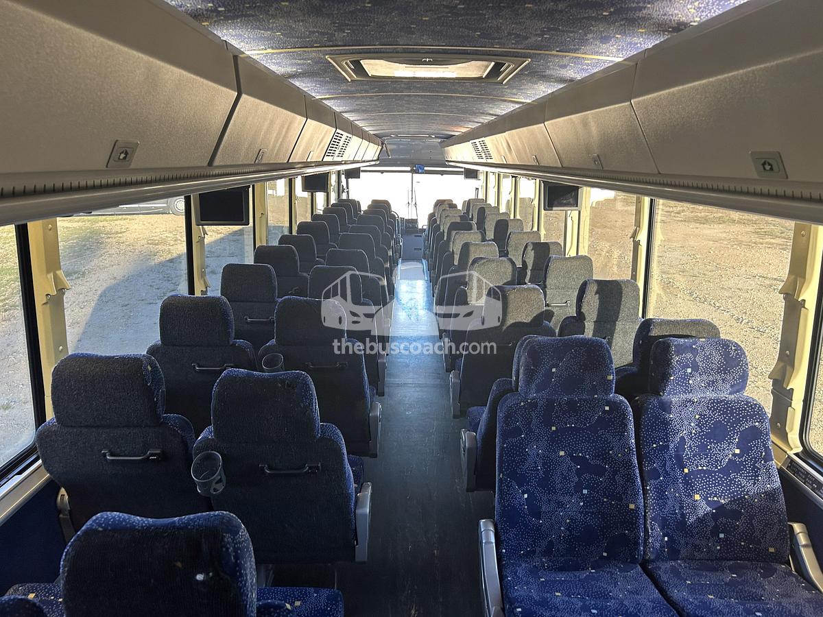 Used 2008 MCI D4505