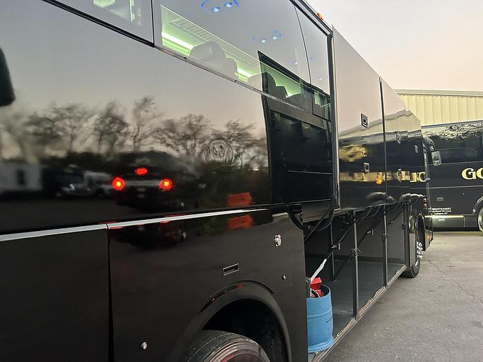 Used 2018 VOLVO 9700