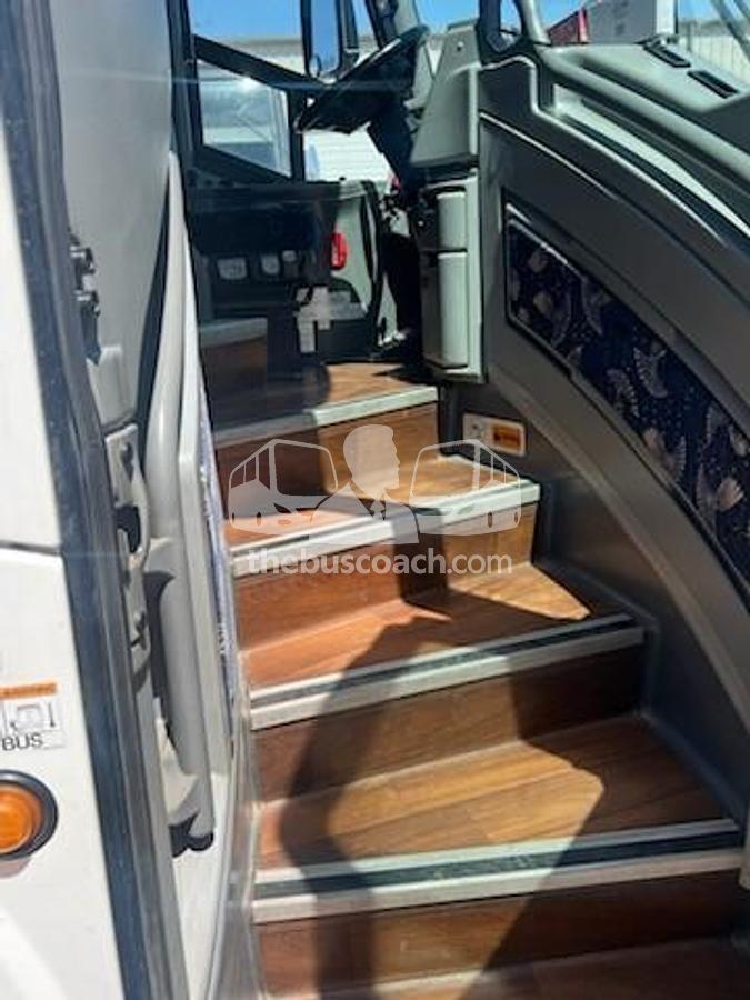 Used 2016 MCI J4500