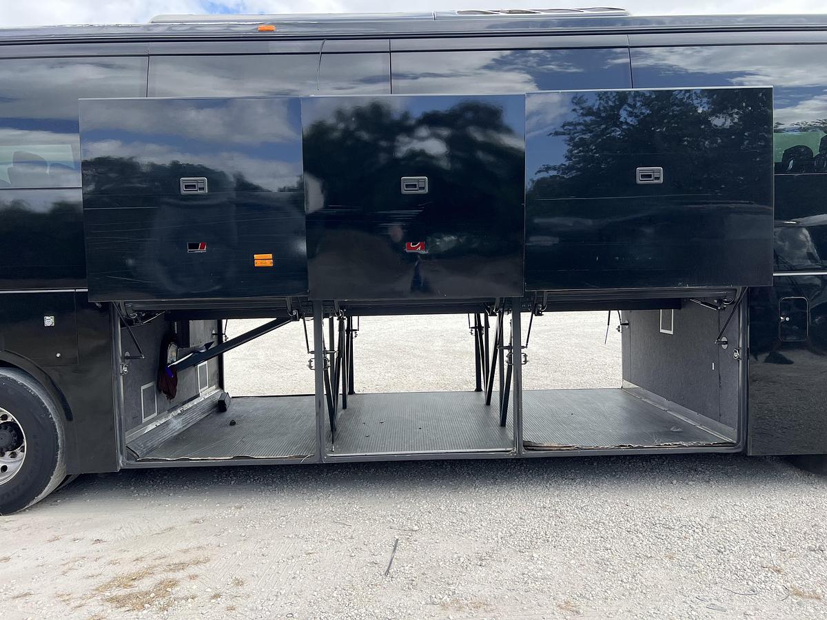 Used 2017 VOLVO 9700