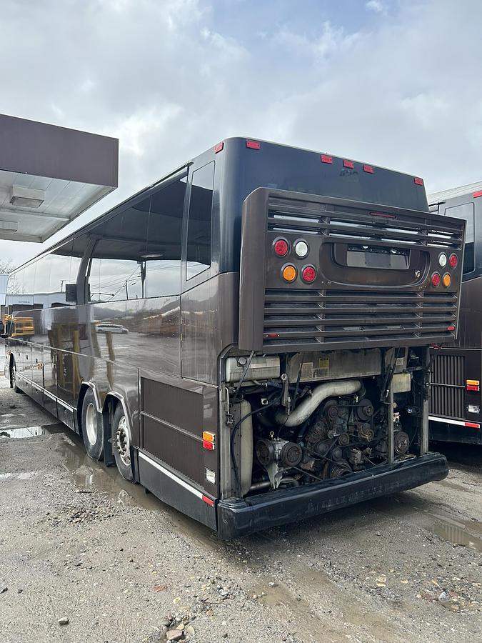 Used 2005 PREVOST H3-45