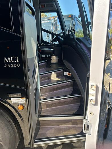 Used 2020 MCI J4500