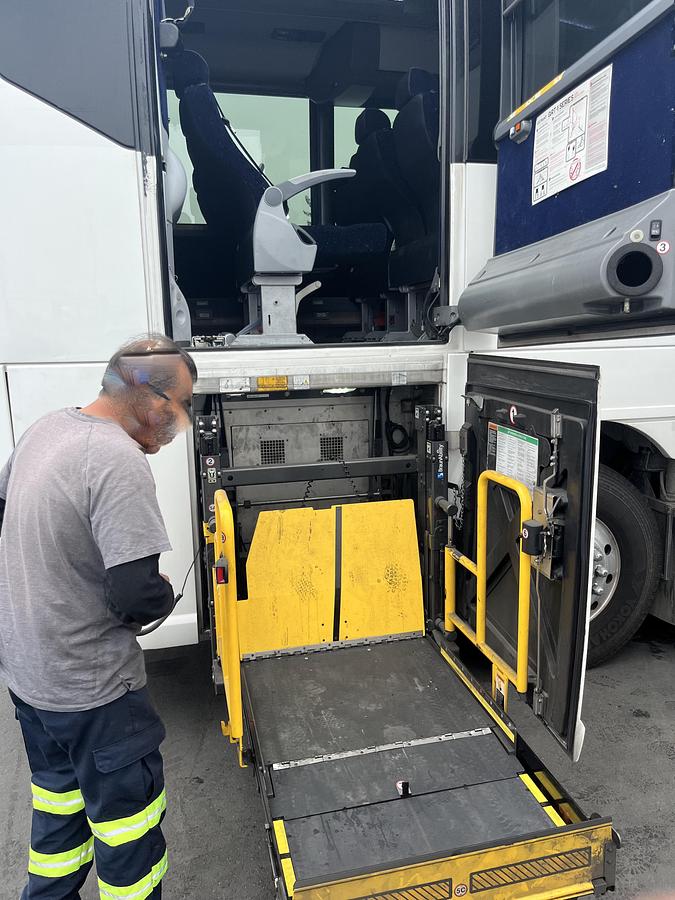 Used 2019 MCI J4500 ADA