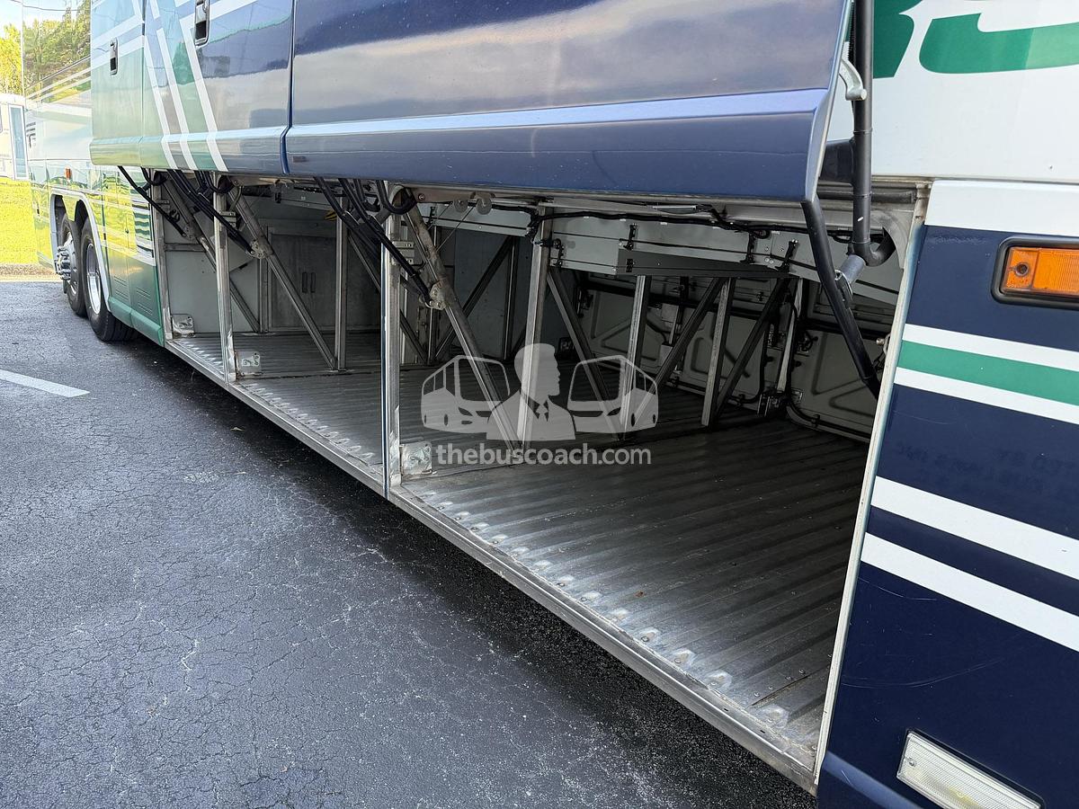 Used 2007 MCI J4500