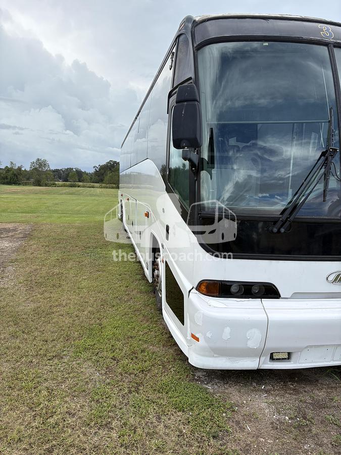 Used 2004 MCI J4500