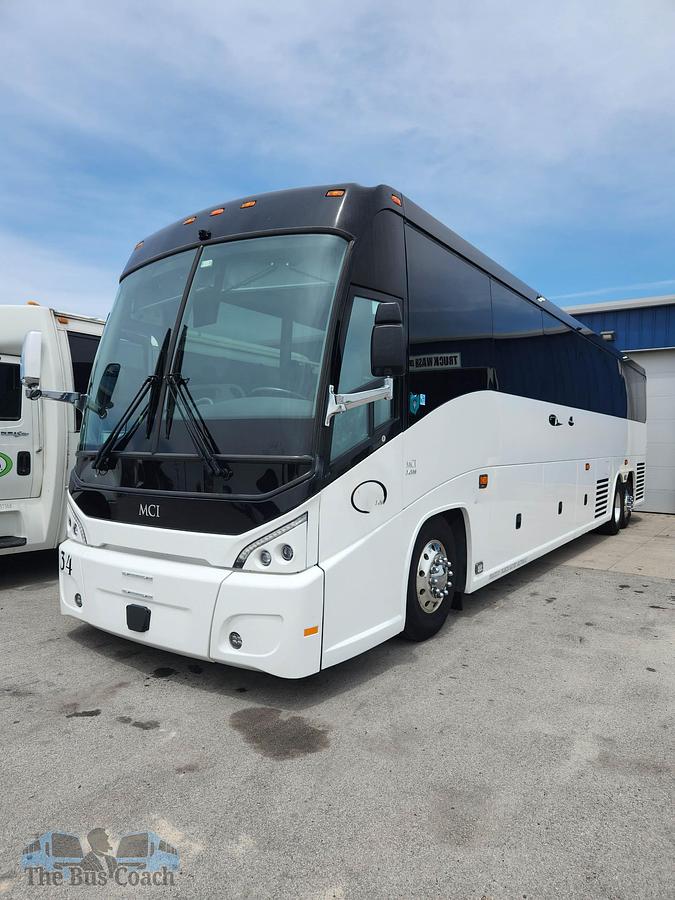 Used 2024 MCI J4500
