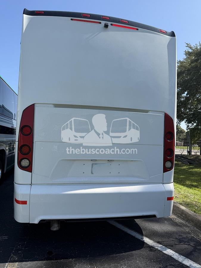 Used 2015 MCI J4500