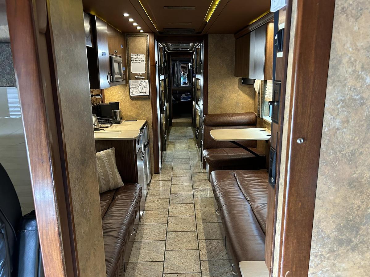 Used 2008 PREVOST XLII