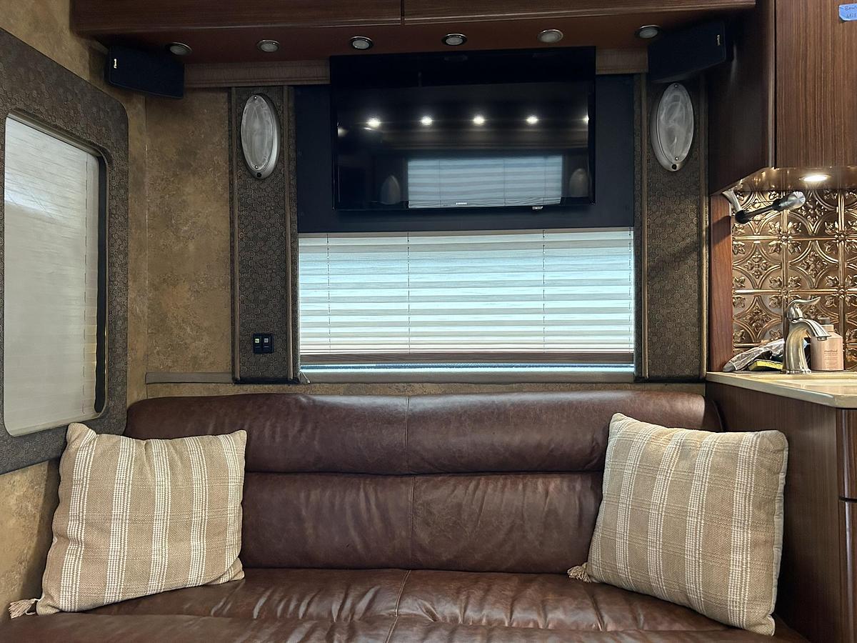 Used 2008 PREVOST XLII