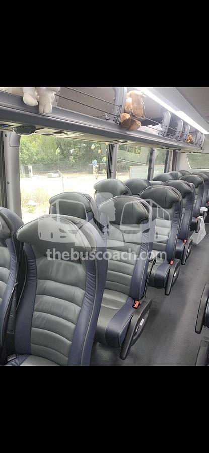 Used 2020 MCI J4500