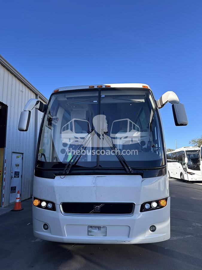 Used 2017 VOLVO 9700
