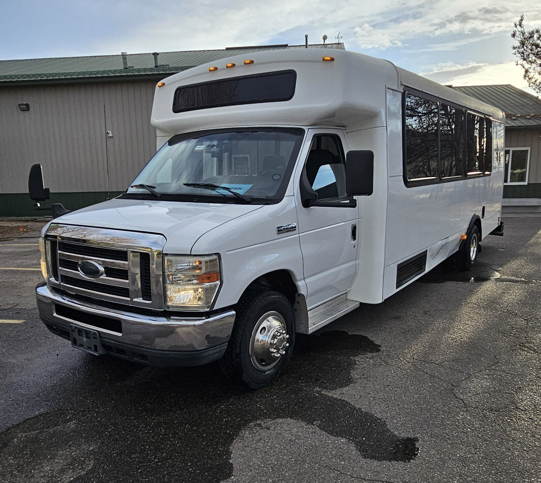 Used 2015 CHAMPION E450 Challenger
