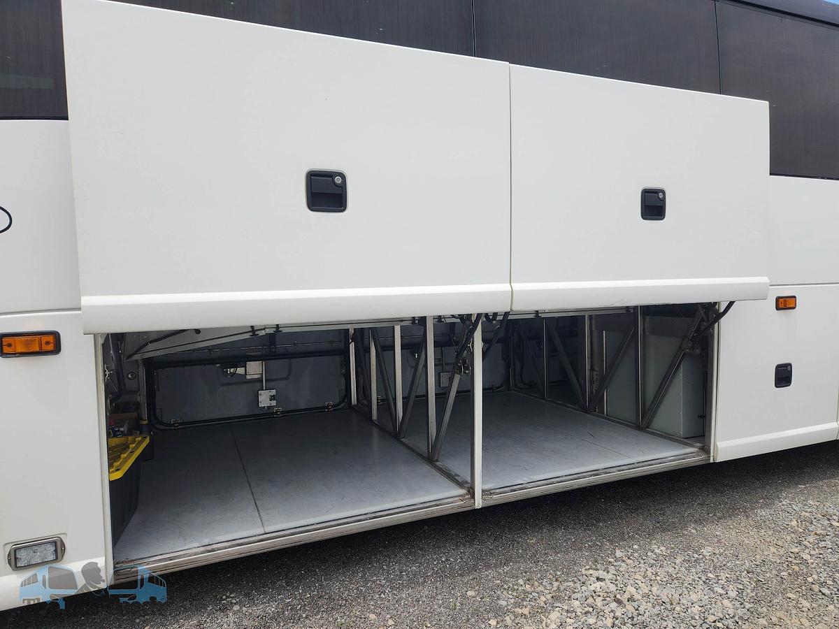 Used 2018 MCI J4500 ADA