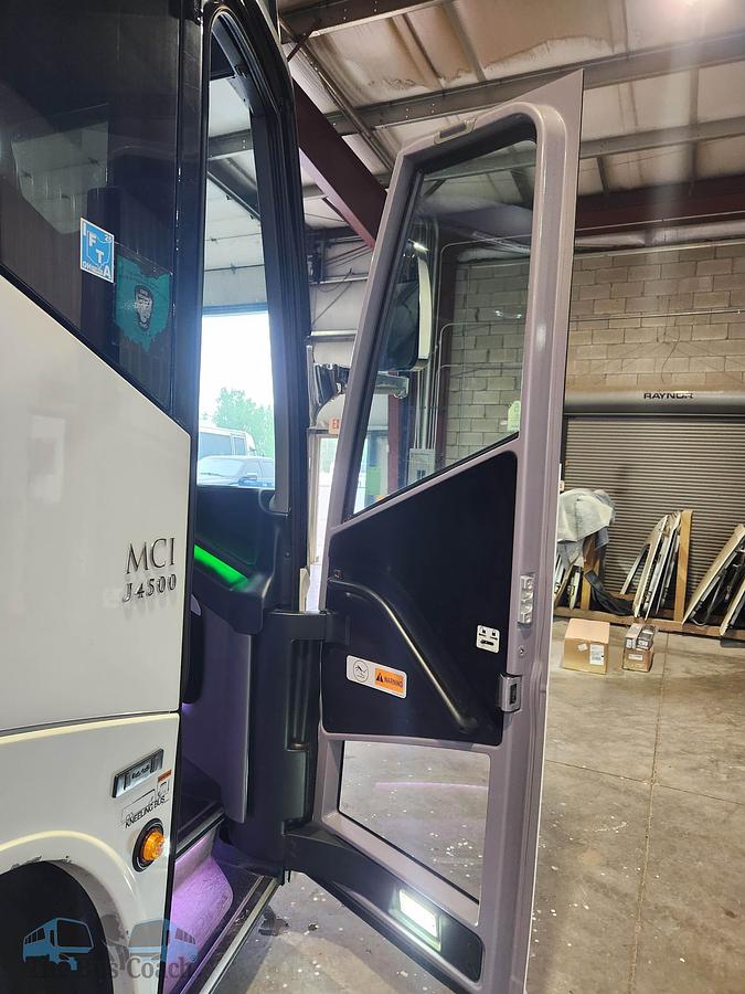Used 2024 MCI J4500