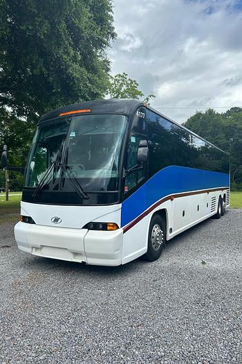 Used 2009 MCI J4500