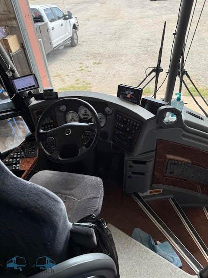 Used 2015 MCI J4500