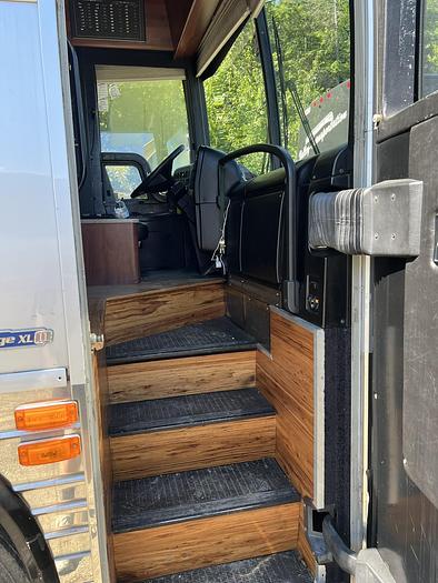 Used 2005 PREVOST XL2 Entertainer