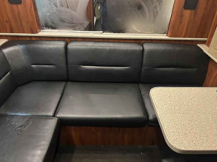 Used 2005 PREVOST XL2 Entertainer