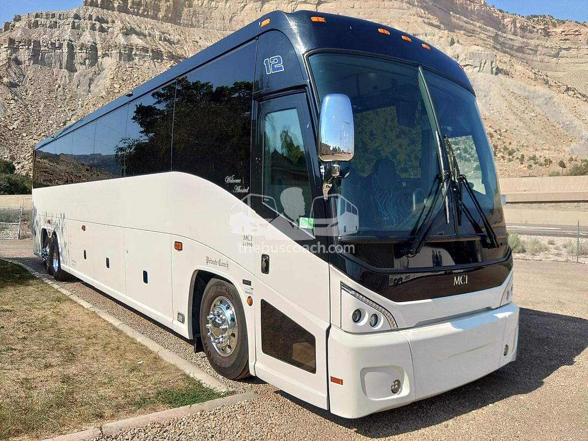 Used 2019 MCI J4500