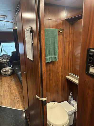 Used 2005 PREVOST XL2 Entertainer