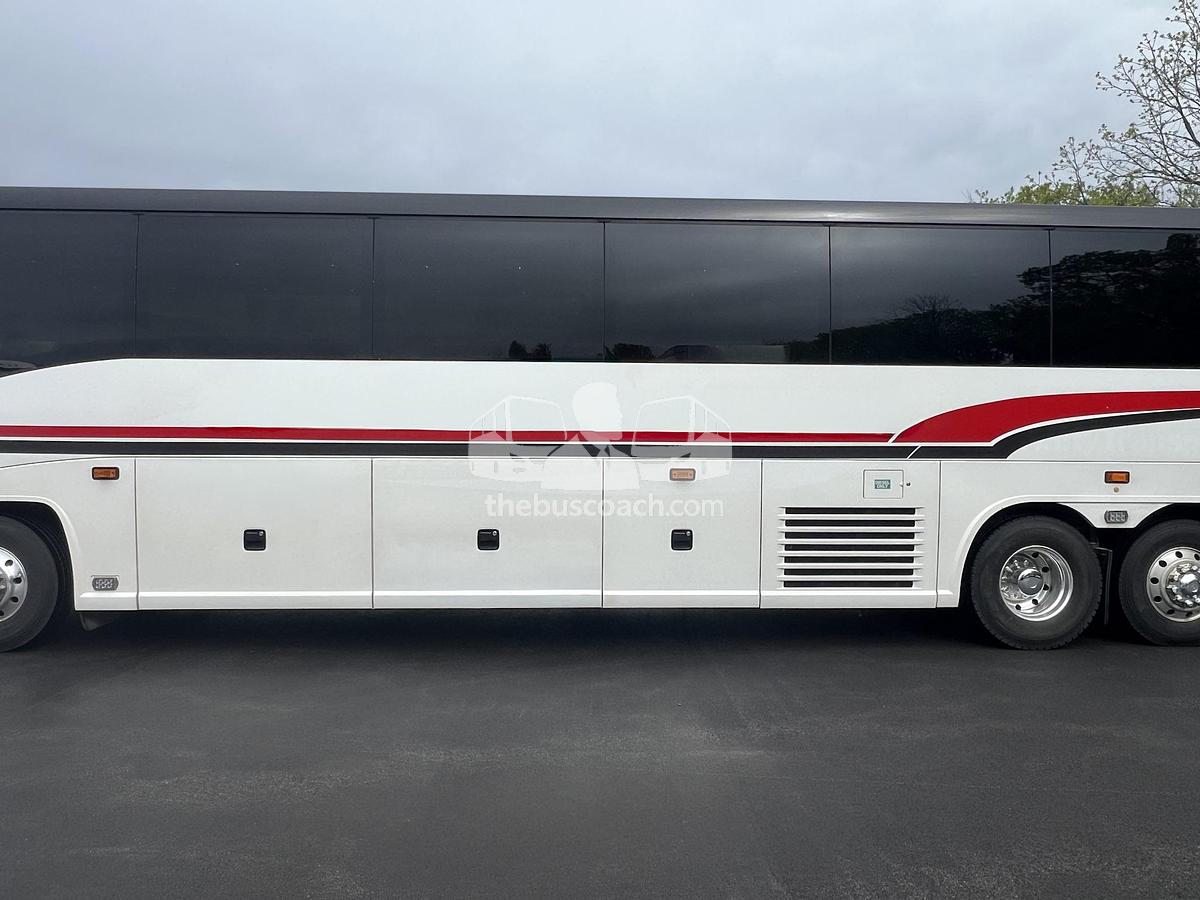 Used 2016 MCI J4500