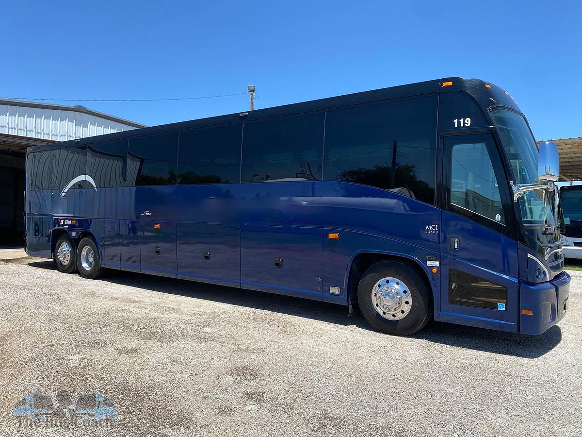 Used 2017 MCI J4500