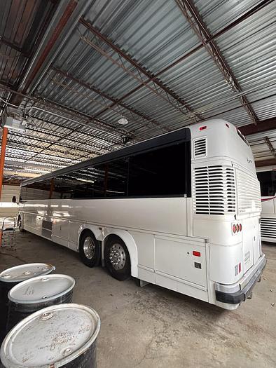 Used 2007 MCI D4505