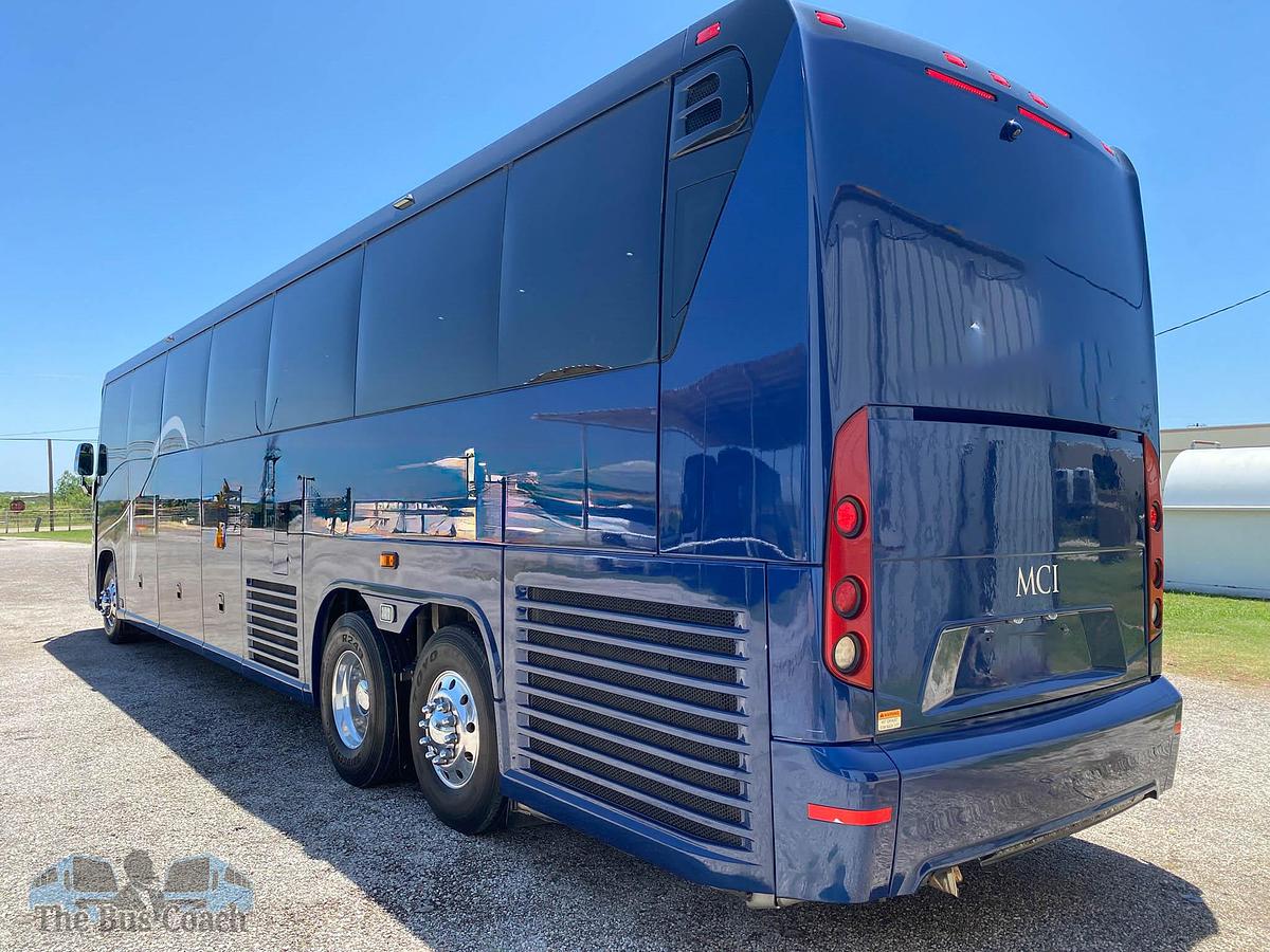 Used 2017 MCI J4500
