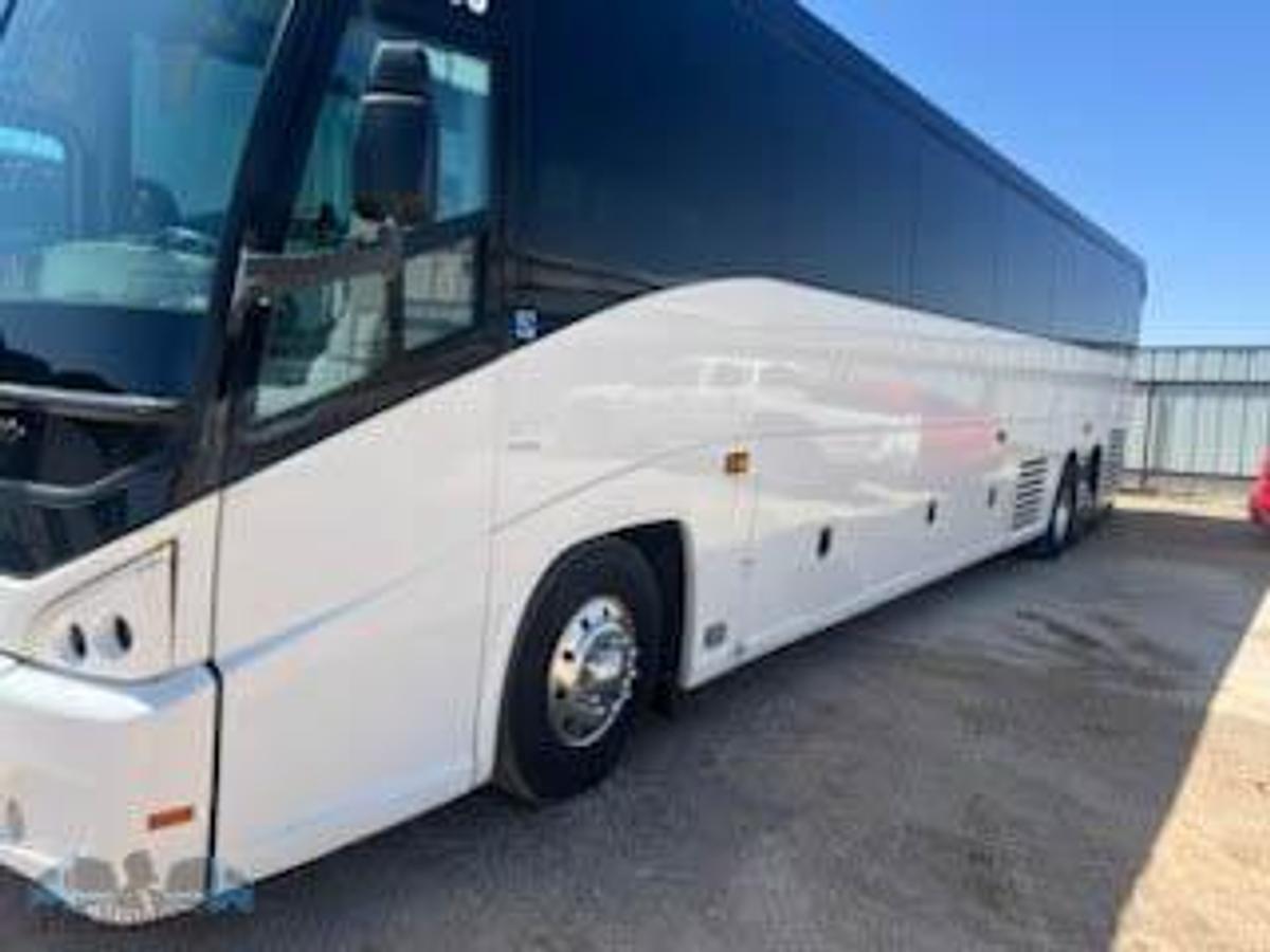Used 2016 MCI J4500