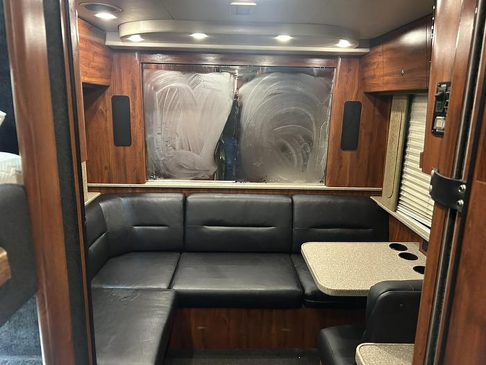 Used 2005 PREVOST XL2 Entertainer