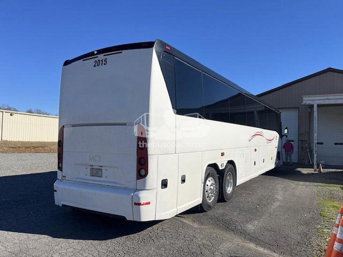 Used 2015 MCI J4500
