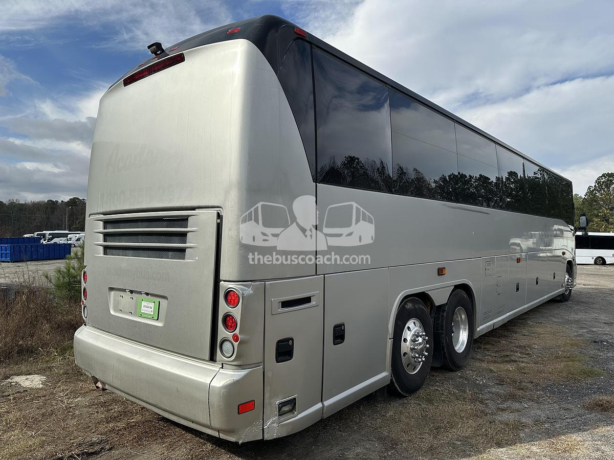 Used 2009 MCI J4500