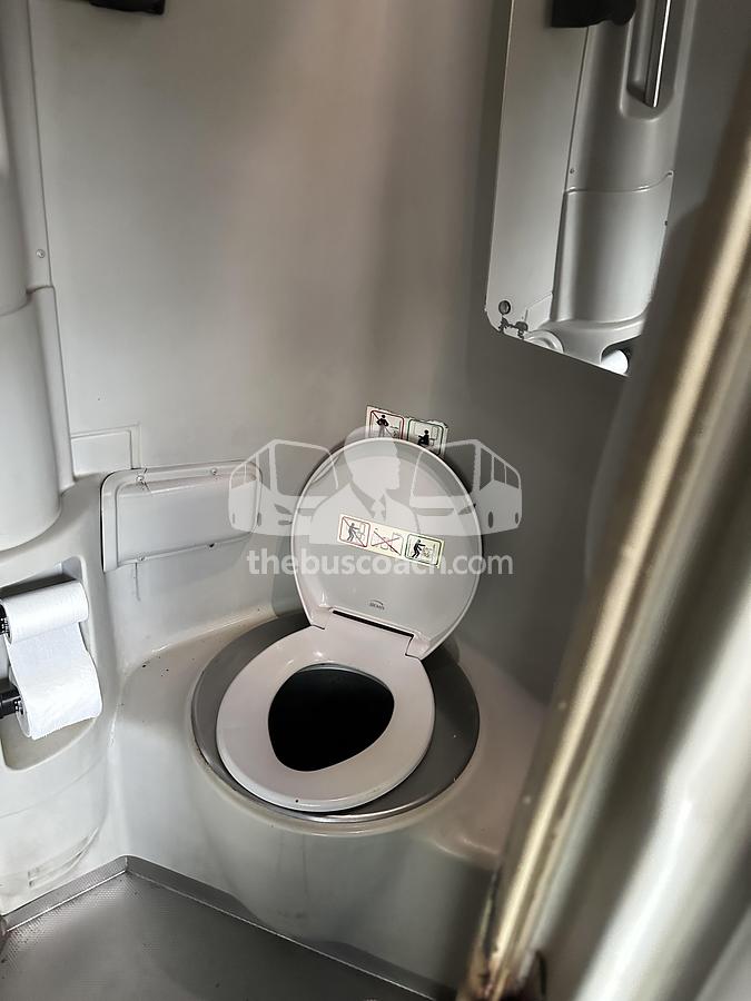 Used 2009 MCI J4500